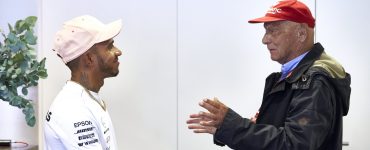 Lewis Hamilton chats to Niki Lauda