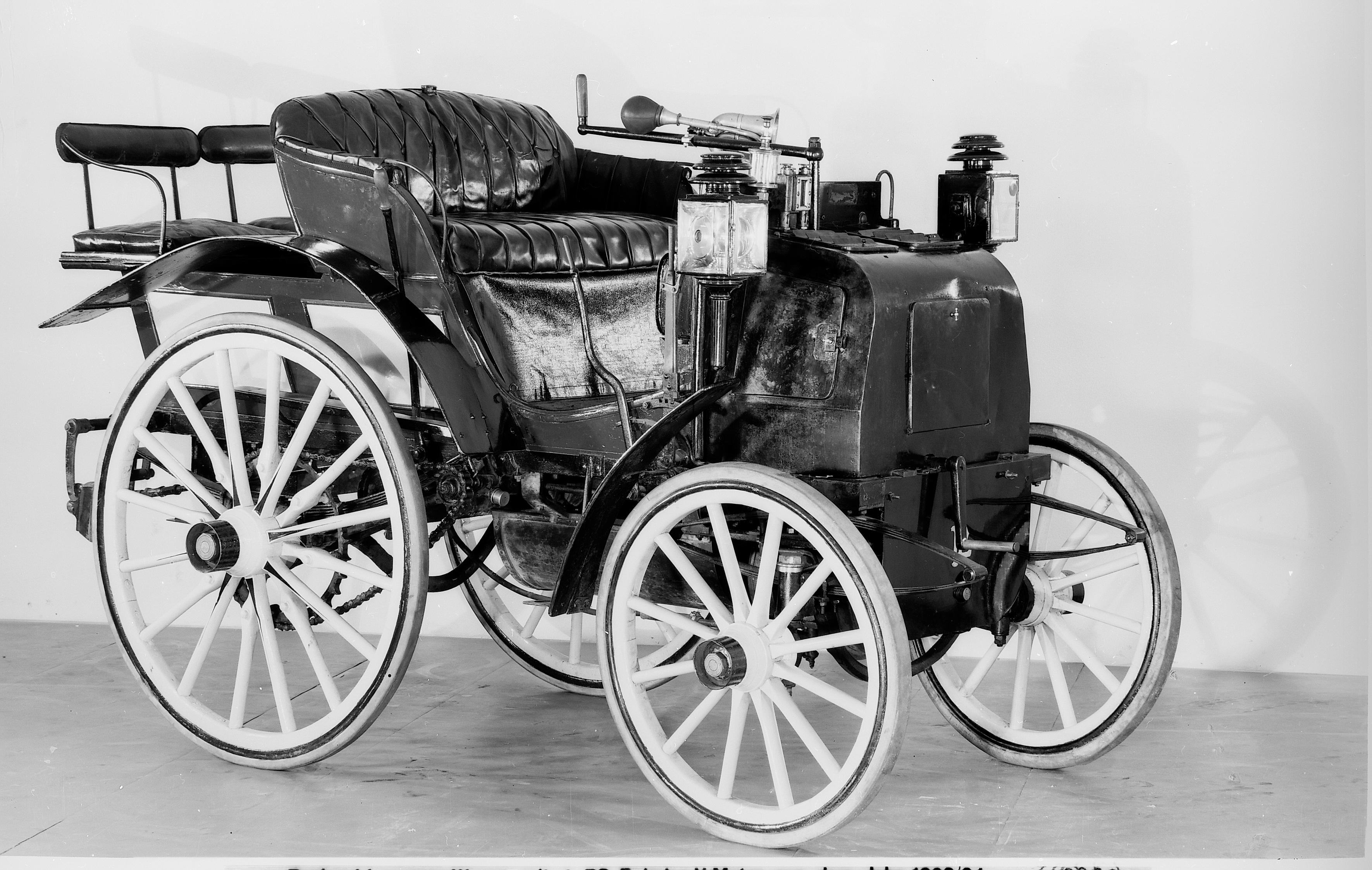 Первые машины как называются. Панар-Левассор 1894. Панар Левассор автомобиль 1894. Панар Левассор 1894 год. Панар-Левассор 1910-1914 Runabout,.