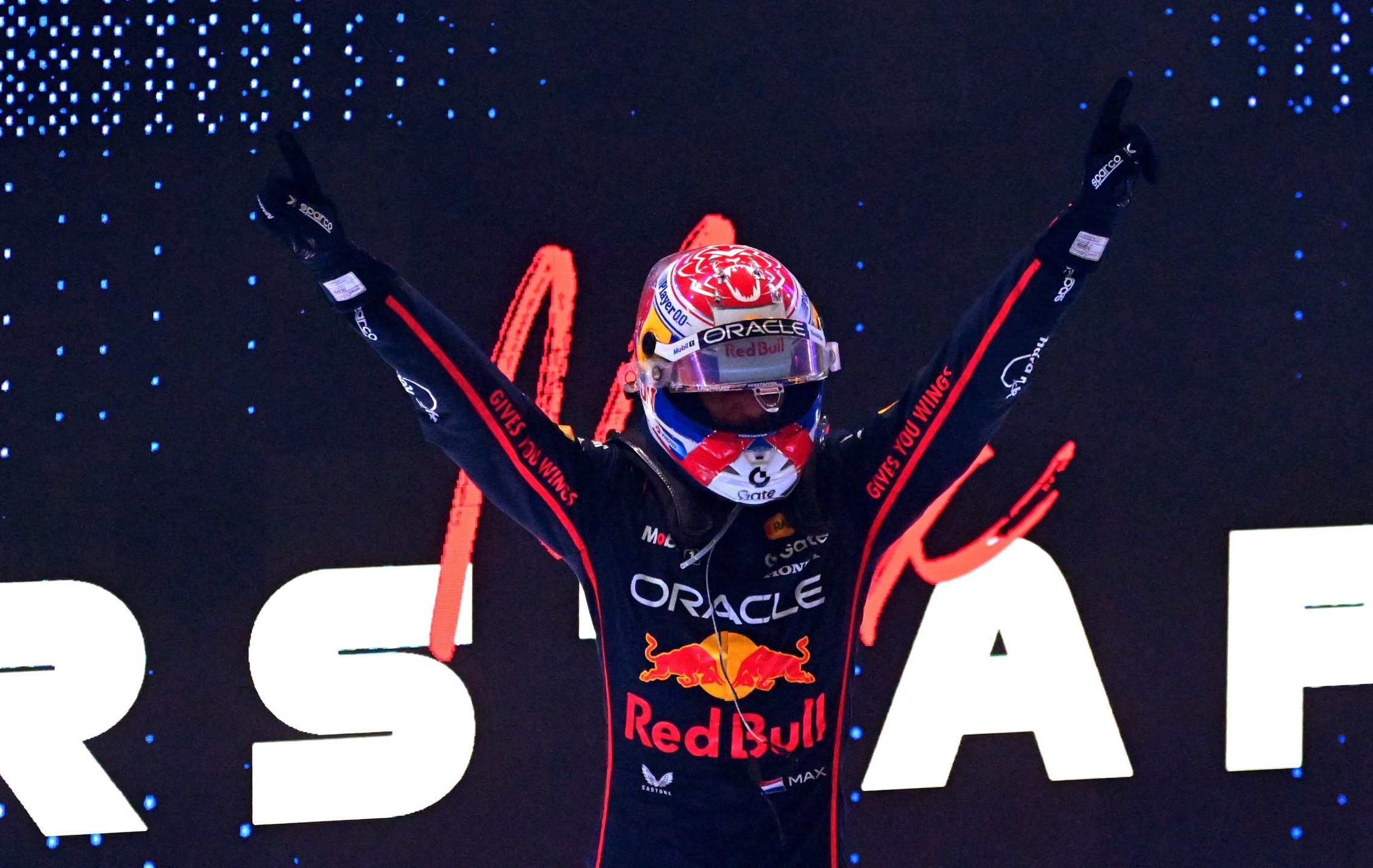 Verstappen wins Qatar GP from Piastri to take title race to the wire